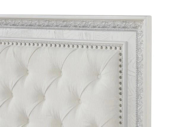 Stella Mia 4 Pc 5 Pc Queen Bedroom Set White