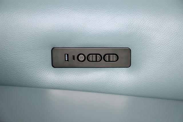 Phineas Power Loveseat - California Furniture (Coachella, CA)