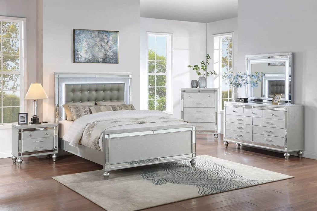 Hothan Queen Bed in Silver - California Furniture (Coachella, CA)